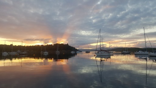 Abendstimmung über der Marina Dunstaffnage