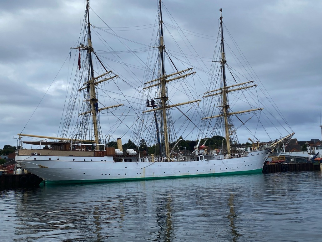 Dieses wunderschöne Schiff wäre mir doch eine Nummer zu gross.